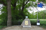 monument Lesley Knight
