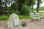 Herdenkingspek 12 oorlogsslachtoffers